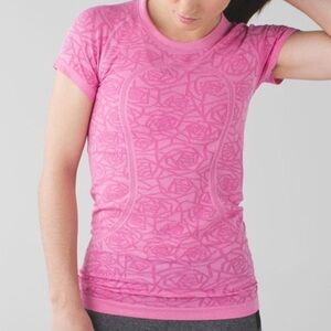 LULULEMON SWIFTLY PINK FLORAL PRINT SHORT SLEEVE SIZE 4 PTP 14 EUC
